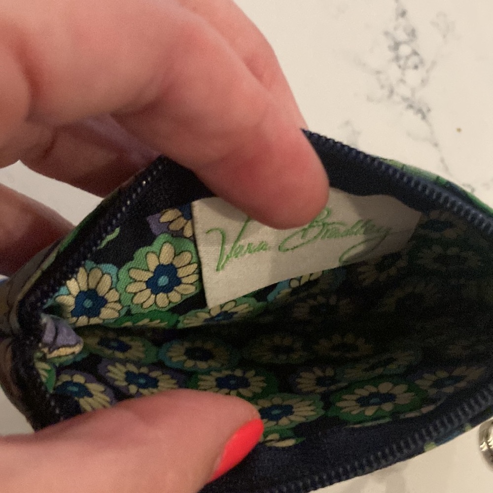Vera Bradley change purse with sleeve for ID excellent used condition - Picture 5 of 5